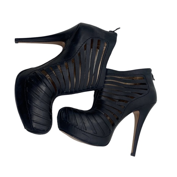 💕SALE💕 BCBGenerations Black Leather Conga Strappy Cage Heels - Picture 2 of 8